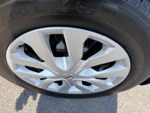 Used 2020 Nissan Rogue S FWD image 11