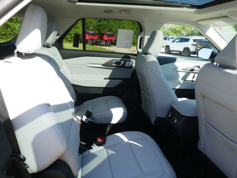 New 2026 Ford Explorer Platinum w/ LUX Leather Package AWD/4WD image 15