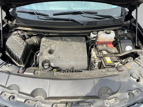 Used 2022 Chevrolet Traverse LT w/ LT Premium Package image 9