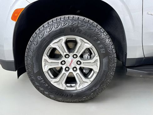 Used 2024 GMC Yukon SLE AWD/4WD image 34