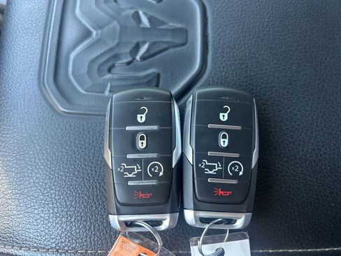 Used 2022 RAM 1500 Laramie AWD/4WD image 18