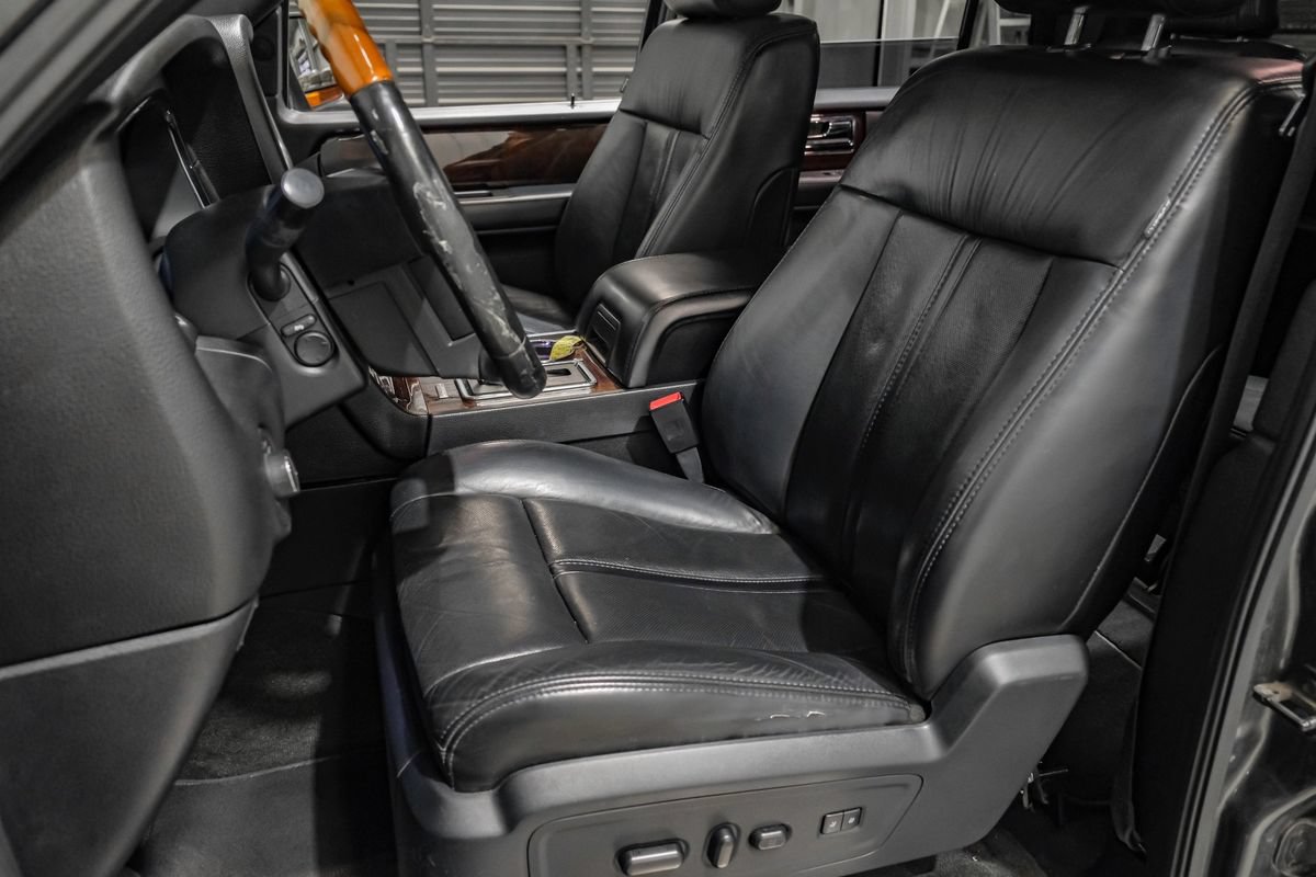 Used 2016 Lincoln Navigator Select RWD image 19