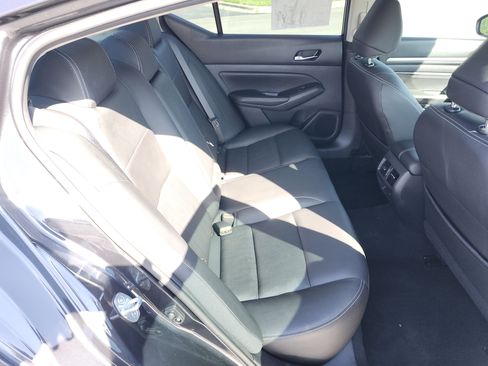 Used 2019 Nissan Altima 2.0 Platinum FWD image 18