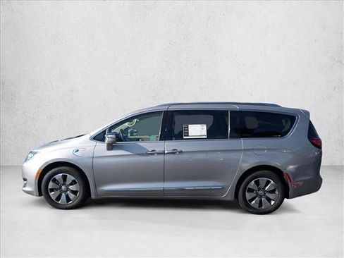 Used 2017 Chrysler Pacifica Platinum FWD image 9