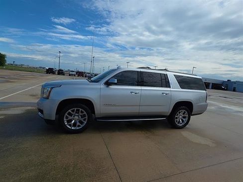 Used 2019 GMC Yukon XL SLT w/ Open Road Package RWD image 3