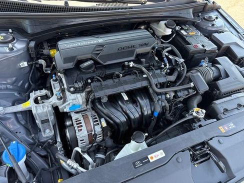 Used 2025 Hyundai Elantra SE FWD image 22