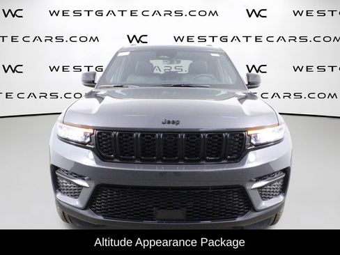 New 2025 Jeep Grand Cherokee Altitude image 4