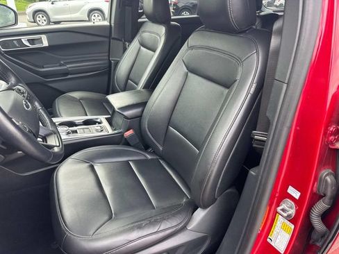Used 2020 Ford Explorer XLT w/ Equipment Group 202A AWD/4WD image 30