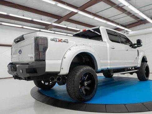 Used 2019 Ford F250 Lariat w/ Lariat Ultimate Package AWD/4WD image 4