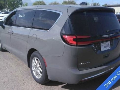 Used 2025 Chrysler Pacifica Select FWD image 8