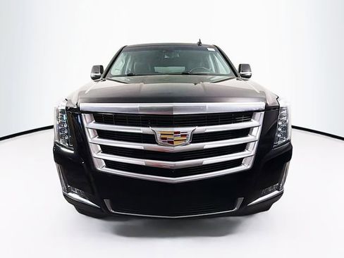 Used 2018 Cadillac Escalade ESV Luxury AWD/4WD image 2
