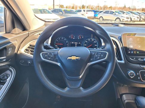 Used 2022 Chevrolet Malibu LS FWD image 9