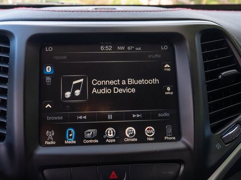 Used 2015 Jeep Cherokee Trailhawk w/ Comfort/Convenience Group image 15