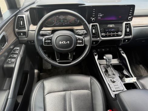 Certified 2022 Kia Sorento S w/ Panoramic Sunroof Package AWD/4WD image 28