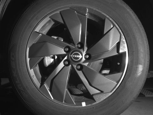 Used 2025 Nissan Rogue SV image 12