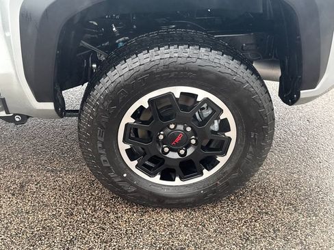 Used 2025 Toyota Tacoma TRD Off-Road image 38