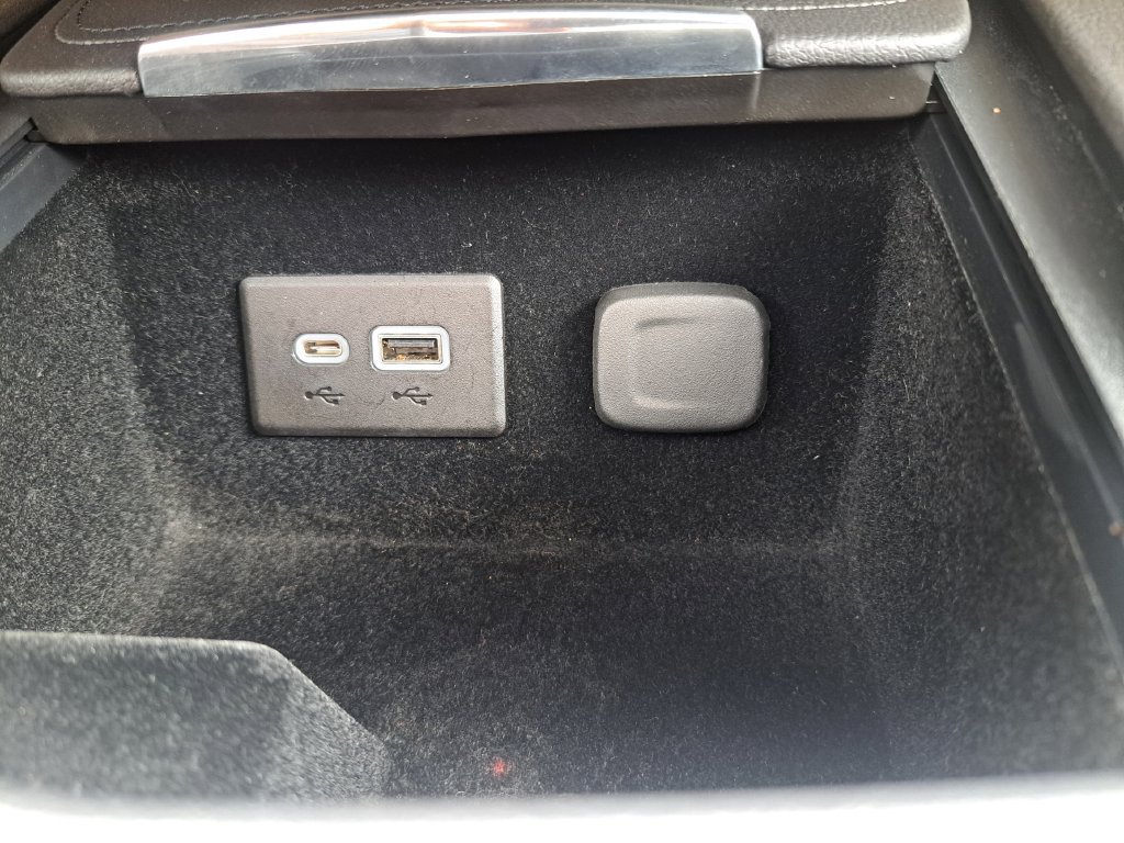 Used 2019 Cadillac XT4 Premium Luxury w/ Cold Weather Package FWD image 18