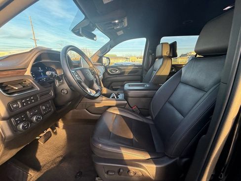 Used 2024 Chevrolet Suburban Z71 w/ Off-Road Capability Package image 11