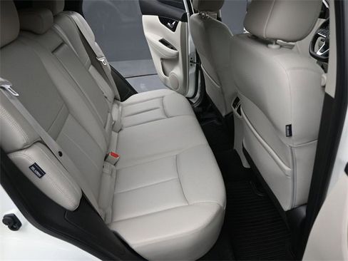 Used 2022 Nissan Rogue Sport SL w/ Premium Package image 14