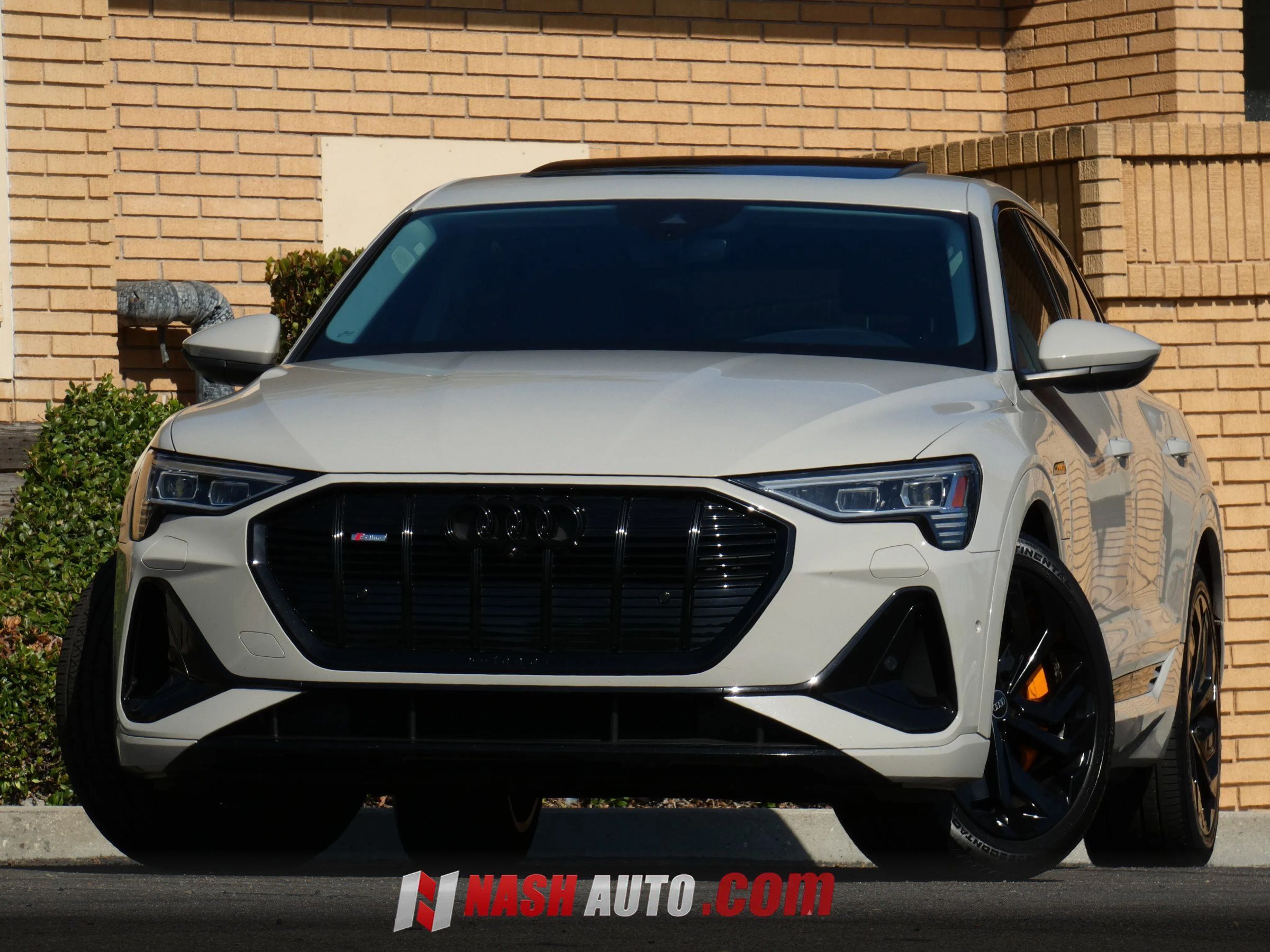 Used 2022 Audi e-tron Premium Plus w/ Premium Plus Package AWD/4WD image 4