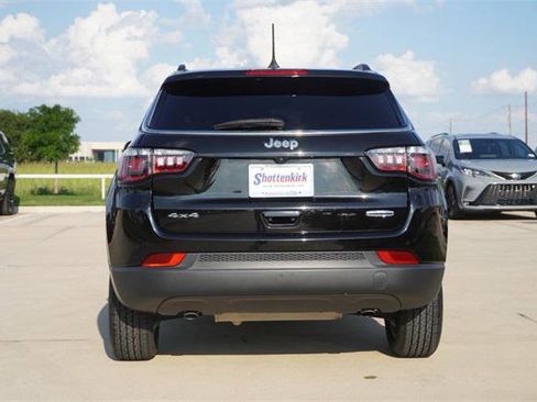 Certified 2023 Jeep Compass Latitude image 7