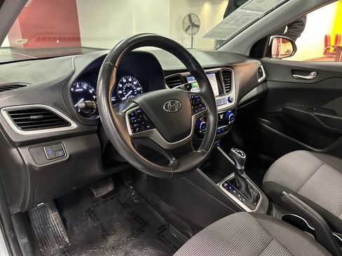 Used 2021 Hyundai Accent Limited image 12