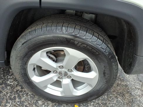 Certified 2018 Jeep Compass Latitude w/ Popular Equipment Group image 5