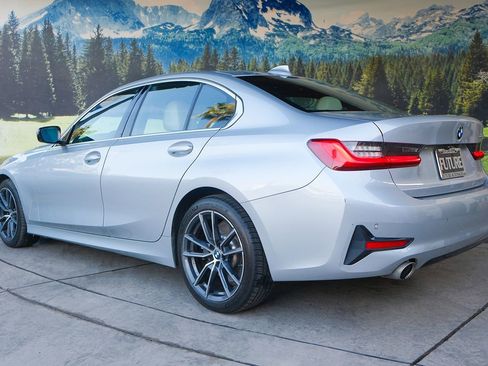 Used 2019 BMW 330i Sedan w/ Driving Assistance Package image 4