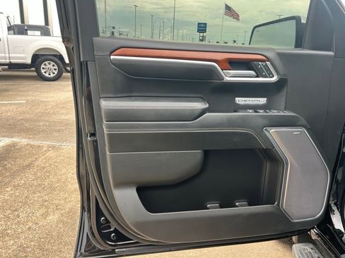 Used 2023 GMC Sierra 1500 Denali w/ Technology Package AWD/4WD image 16
