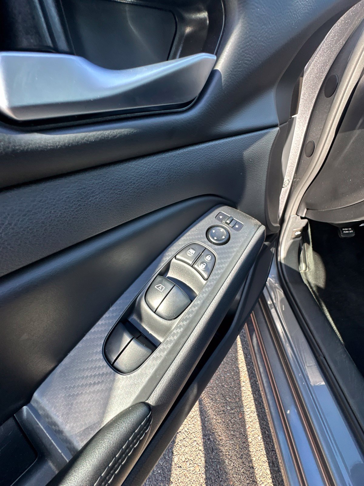 Used 2025 Nissan Altima 2.5 SV FWD image 14