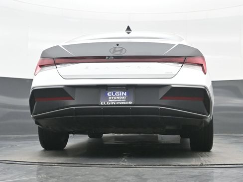 Certified 2025 Hyundai Elantra Limited image 31