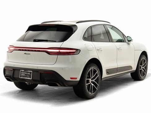Used 2025 Porsche Macan image 34