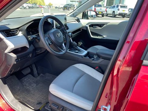 Used 2021 Toyota RAV4 Limited AWD/4WD image 17