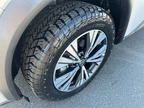 Used 2023 Nissan Rogue SV image 9