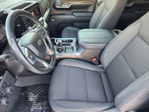 Used 2024 Chevrolet Silverado 1500 LT Trail Boss w/ Convenience Package II image 6