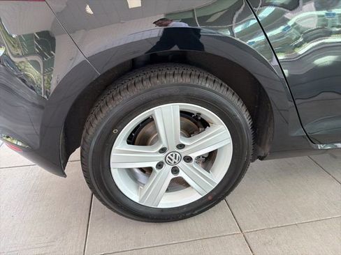 Used 2017 Volkswagen Golf SE image 11