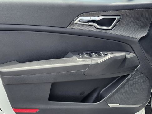 New 2025 Kia Sportage LX image 14