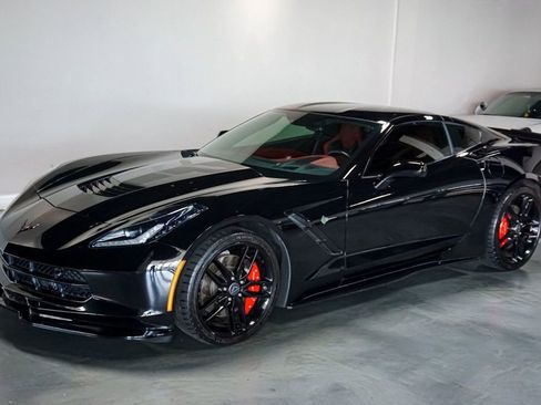 Used 2019 Chevrolet Corvette Stingray Coupe RWD image 5
