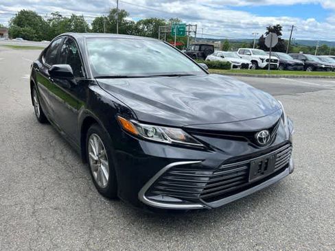 Used 2021 Toyota Camry LE FWD image 3