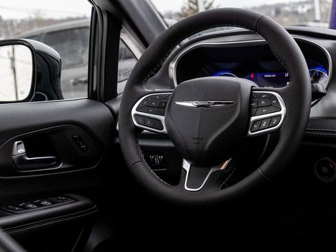 New 2026 Chrysler Pacifica Select AWD/4WD image 22