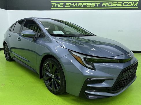 Used 2024 Toyota Corolla SE FWD image 2