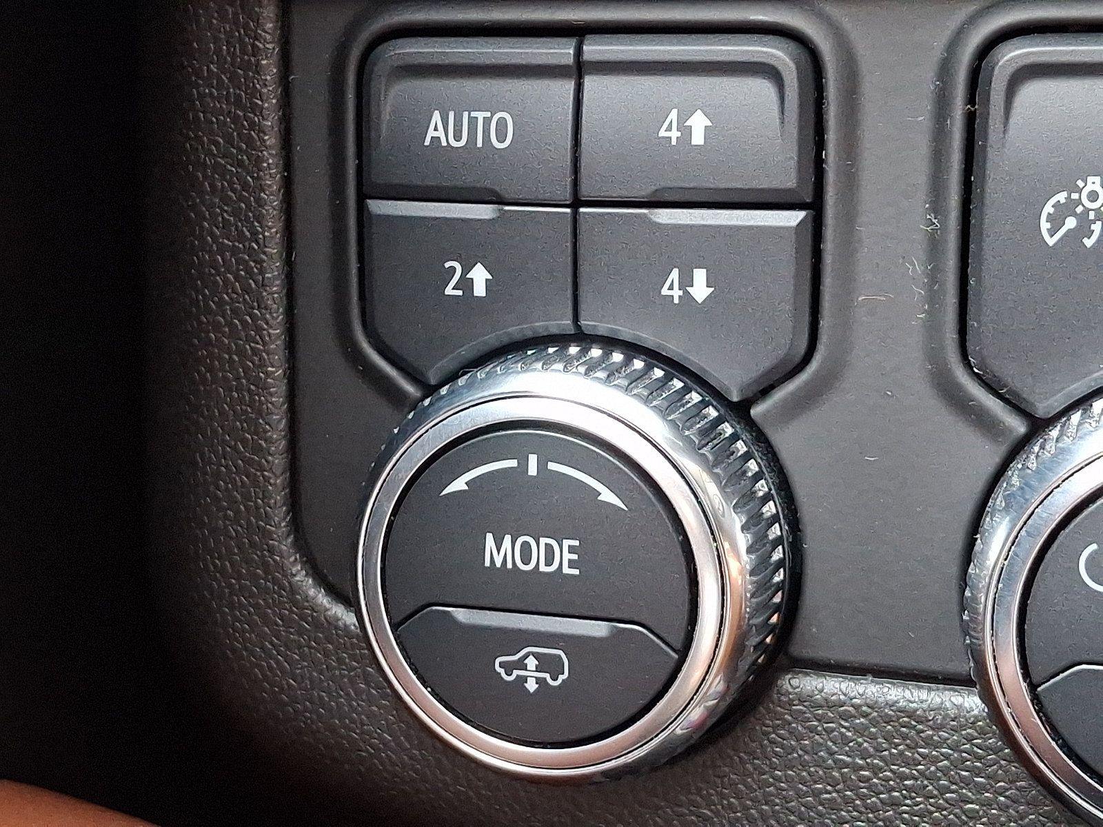 Used 2023 GMC Yukon Denali Ultimate AWD/4WD image 27
