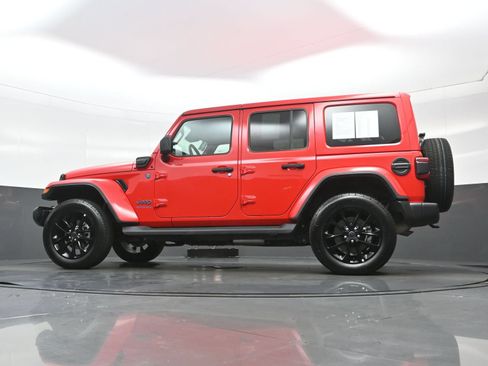 Used 2025 Jeep Wrangler Unlimited Sahara AWD/4WD image 28