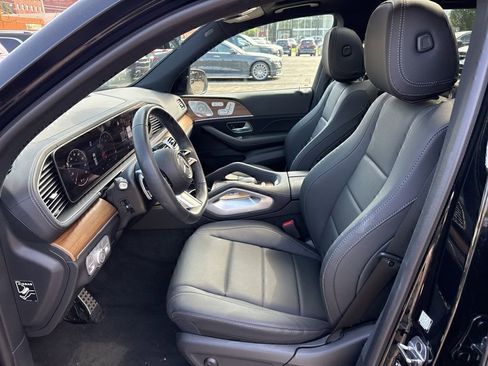 Used 2025 Mercedes-Benz GLS 450 4MATIC image 13