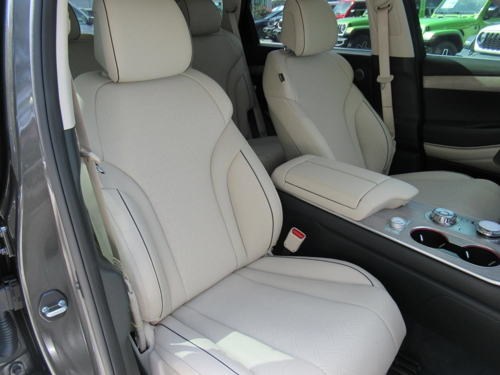 Used 2025 Genesis GV80 2.5T Prestige AWD/4WD image 8
