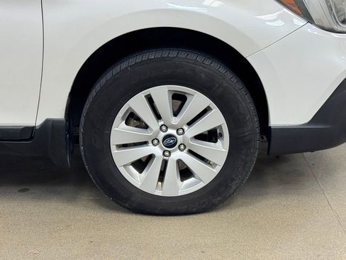 Used 2018 Subaru Outback 2.5i Premium image 4