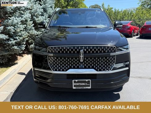 Used 2025 Lincoln Navigator Reserve AWD/4WD image 2