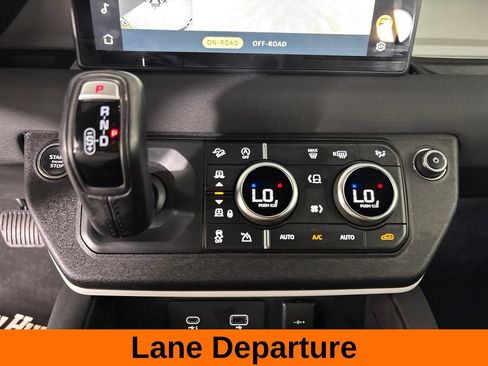 Used 2023 Land Rover Defender 110 X-Dynamic SE AWD/4WD image 19