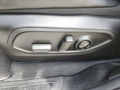 Certified 2025 Jeep Grand Cherokee Limited w/ Black Appearance Package image 20