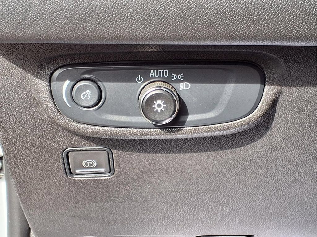 Used 2024 GMC Terrain SLE FWD image 20